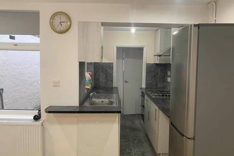 3 bedroom terraced house to rent, Mostyn Road, Luton LU3