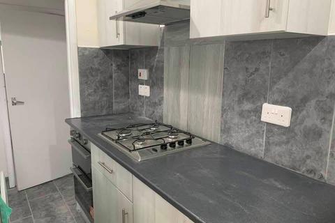 3 bedroom terraced house to rent, Mostyn Road, Luton LU3