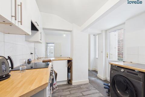 2 bedroom end of terrace house to rent, Milton Street, Lincoln