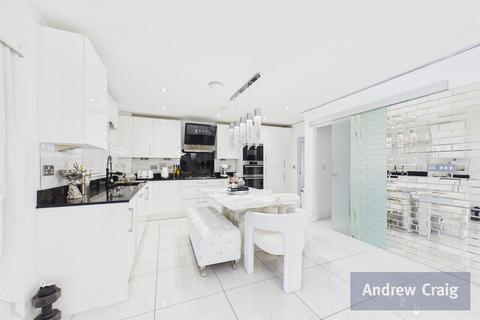 4 bedroom detached house for sale, Newburn NE15