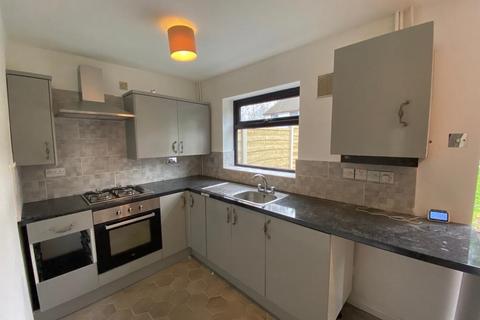 2 bedroom semi-detached house to rent, Chaffinch Close, Manchester, M22