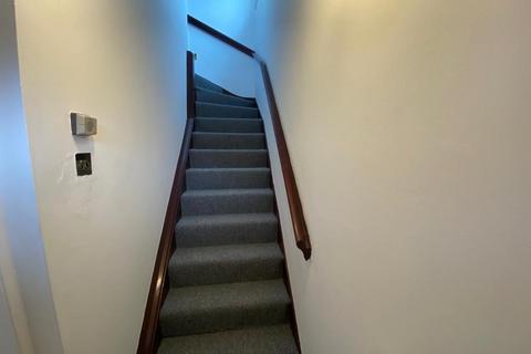 2 bedroom semi-detached house to rent, Chaffinch Close, Manchester, M22