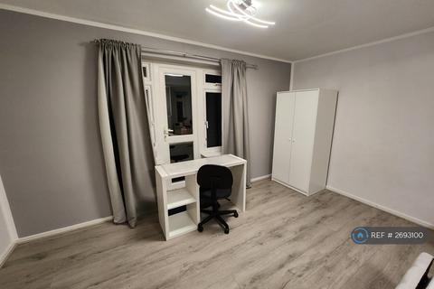 1 bedroom in a flat share to rent, Earlham West Centre, Norwich, NR5