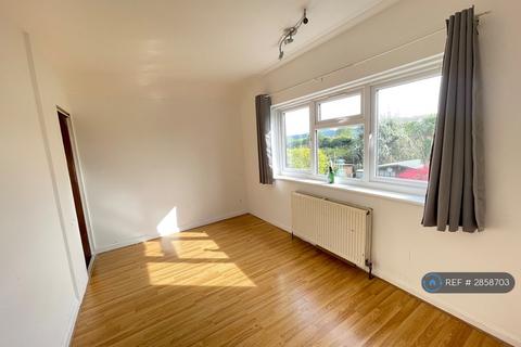 2 bedroom terraced house to rent, Levine Gardens, Barking, IG11