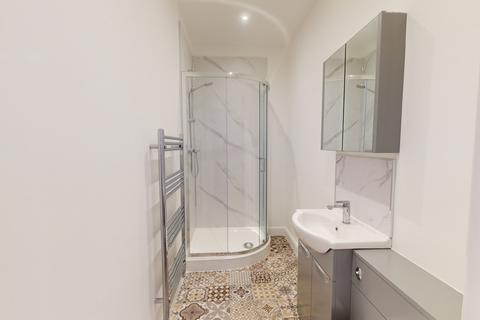 1 bedroom house to rent, Grove Road, Nottingham NG7