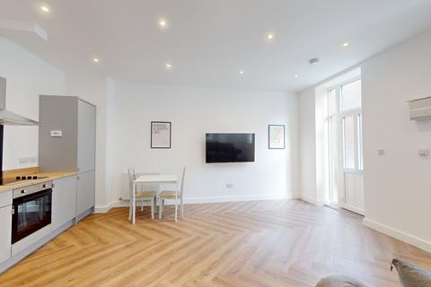 1 bedroom house to rent, Grove Road, Nottingham NG7