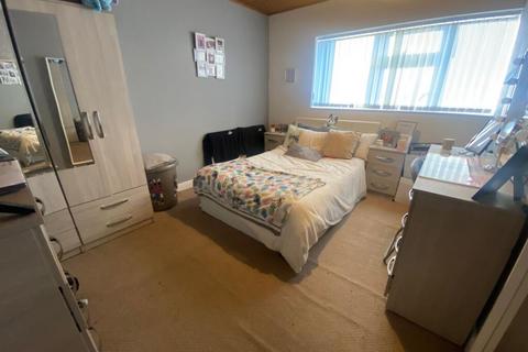 3 bedroom terraced house to rent, Small Street, West Bromwich, B71