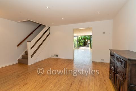 3 bedroom terraced house to rent, Buckingham Gardens, West Molesey KT8