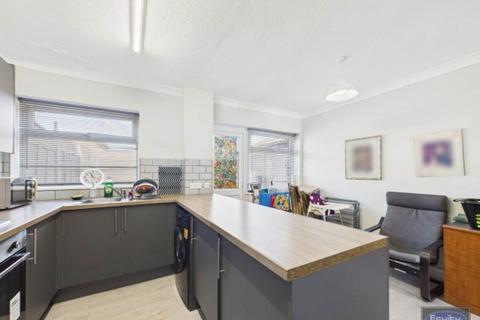 2 bedroom semi-detached house to rent, Blackfen Road, Sidcup, DA15