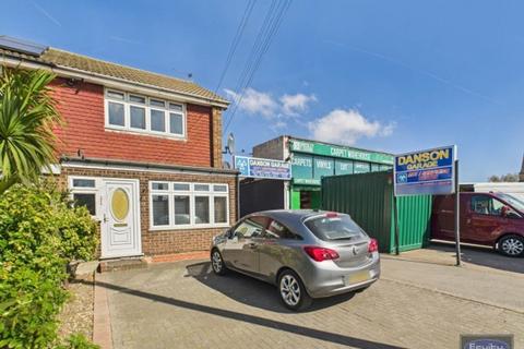 2 bedroom semi-detached house to rent, Blackfen Road, Sidcup, DA15