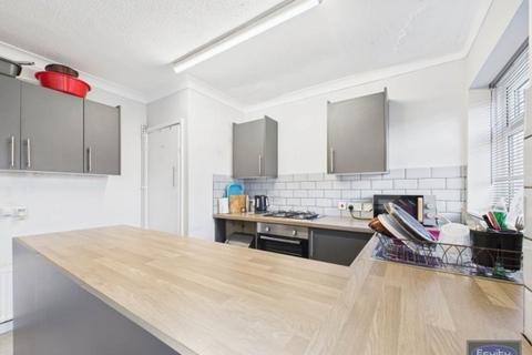 2 bedroom semi-detached house to rent, Blackfen Road, Sidcup, DA15