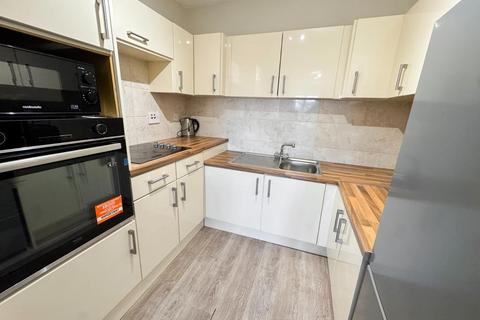 1 bedroom flat for sale, Woodlands, The Spinney, Moortown