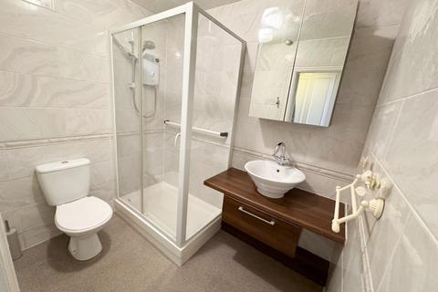 1 bedroom flat for sale, Woodlands, The Spinney, Moortown