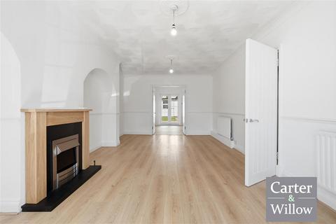 4 bedroom terraced house for sale, Parsloes Avenue, Dagenham, Essex