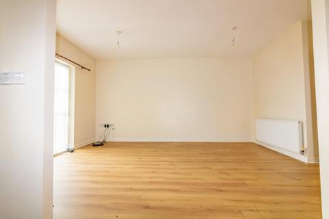2 bedroom flat to rent, Knighton Lane, Leicester