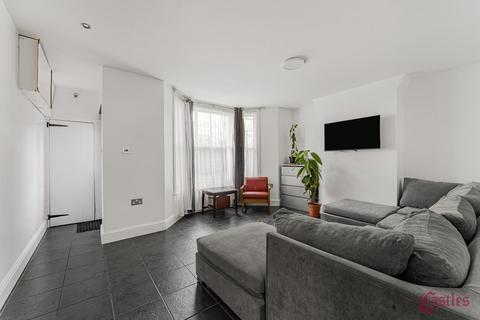4 bedroom house for sale, Lockhurst Street, London