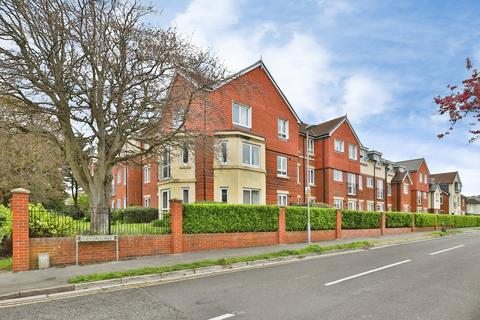 1 bedroom flat for sale, Stuart Road, Highcliffe, Christchurch, Dorset, BH23