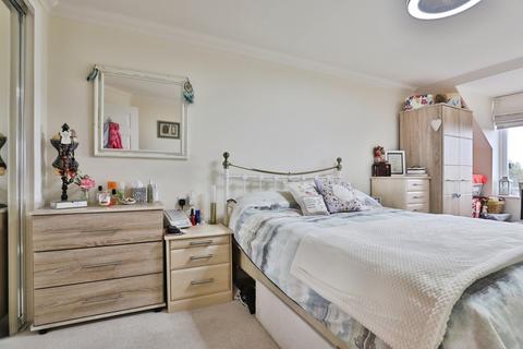 1 bedroom flat for sale, Stuart Road, Highcliffe, Christchurch, Dorset, BH23