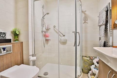 1 bedroom flat for sale, Stuart Road, Highcliffe, Christchurch, Dorset, BH23