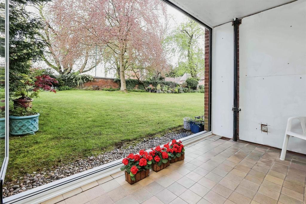 Apartment in Solihull, Castle Bromwich - View 3