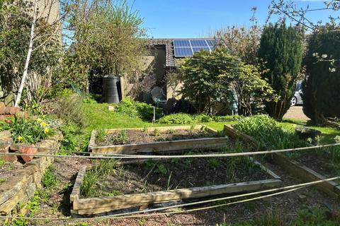 3 bedroom end of terrace house for sale, Cowrakes Road, Huddersfield