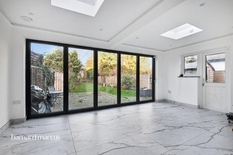 4 bedroom semi-detached house for sale, Elm Way, Epsom