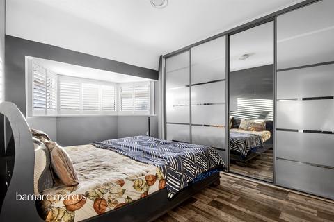 4 bedroom semi-detached house for sale, Elm Way, Epsom