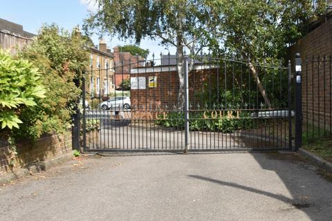 2 bedroom apartment to rent, Alma Road, Windsor, Berkshire, SL4