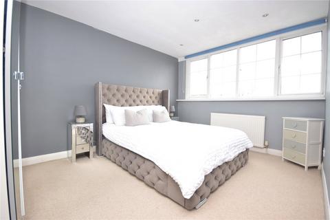 3 bedroom semi-detached house for sale, Kenworthy Rise, Holt Park, Leeds, West Yorkshire