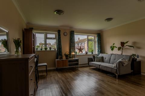 2 bedroom flat for sale, Meadow Close, Stratford-upon-Avon CV37