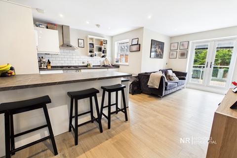 2 bedroom flat for sale, West Ewell KT19
