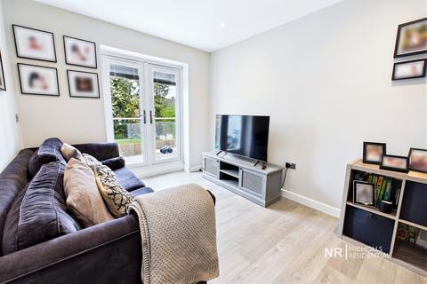 2 bedroom flat for sale, West Ewell KT19