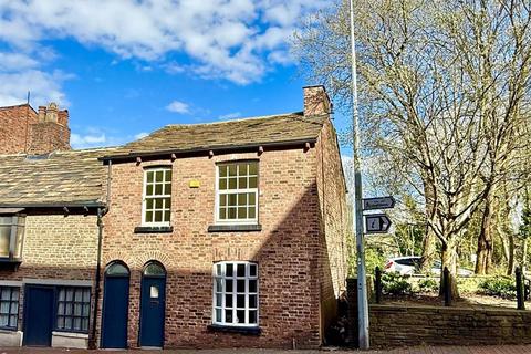 3 bedroom end of terrace house for sale, Jordangate, Macclesfield