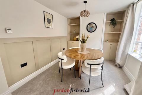 3 bedroom end of terrace house for sale, Jordangate, Macclesfield