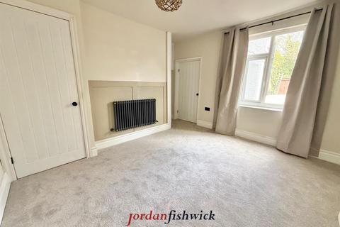 3 bedroom end of terrace house for sale, Jordangate, Macclesfield