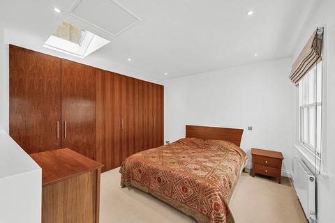 2 bedroom mews for sale, Lancaster Mews, London