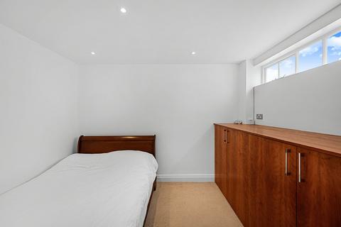 2 bedroom mews for sale, Lancaster Mews, London