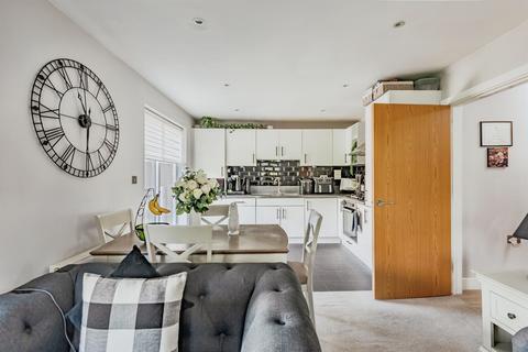 2 bedroom apartment for sale, Thornton Side, Redhill
