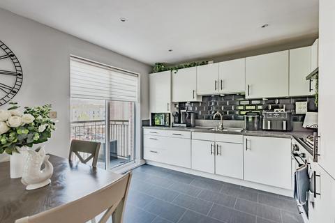 2 bedroom apartment for sale, Thornton Side, Redhill