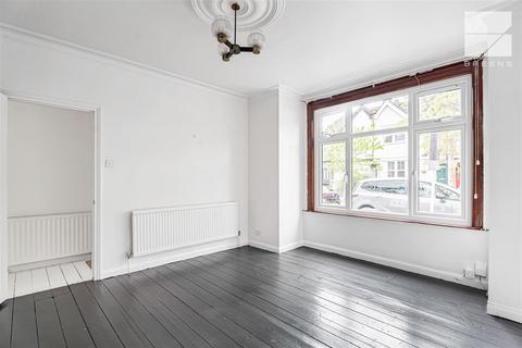 3 bedroom house to rent, Lyndhurst Road, London