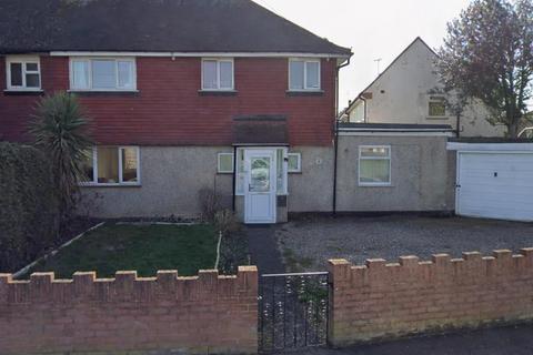 Studio to rent, Southville Crescent, Feltham