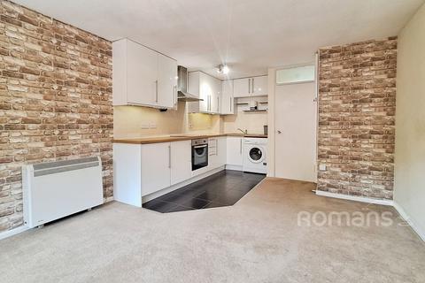 1 bedroom maisonette for sale, St. Michaels Close, Fleet, Hampshire
