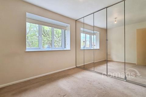 1 bedroom maisonette for sale, St. Michaels Close, Fleet, Hampshire
