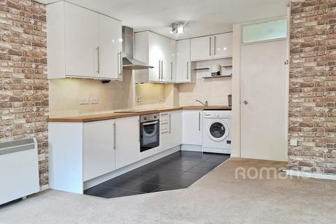 1 bedroom maisonette for sale, St. Michaels Close, Fleet, Hampshire