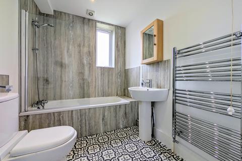 3 bedroom flat for sale, St. Michaels Road, Worthing