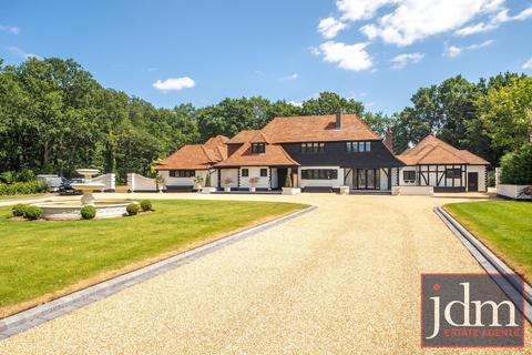 6 bedroom detached house to rent, Park Avenue, Farnborough Park, Orpington, BR6