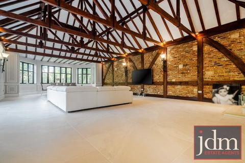 6 bedroom detached house to rent, Park Avenue, Farnborough Park, Orpington, BR6