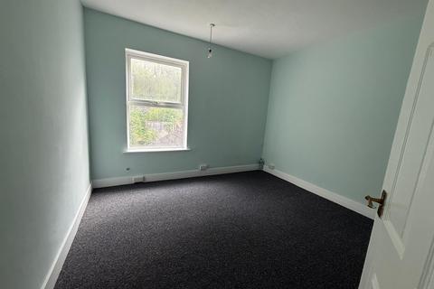 3 bedroom terraced house to rent, Hartley Road, Luton LU2