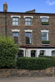 Studio to rent, Mayton Street, London