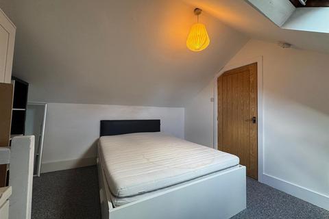 Studio to rent, Mayton Street, London